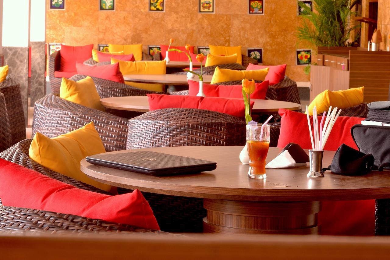 Club Emerald Мумбаї Екстер'єр фото